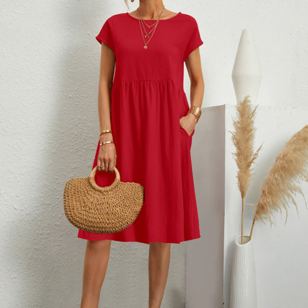 Vestido de linho de algodão com gola redonda e manga curta.