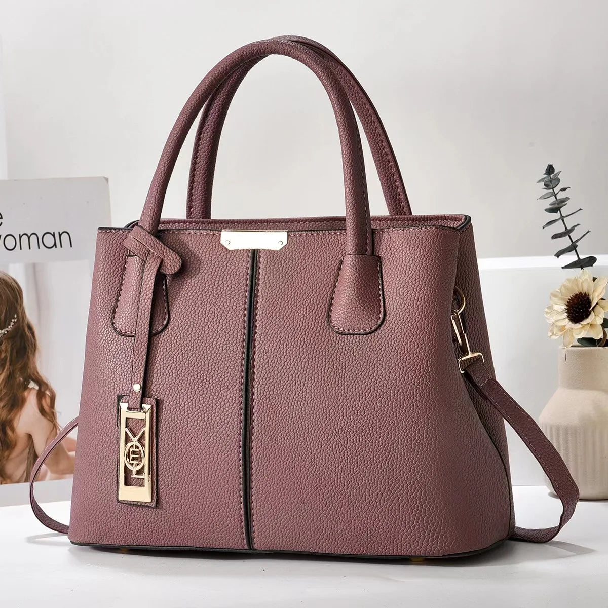 Bolsa de designer elegante e luxo de couro.
