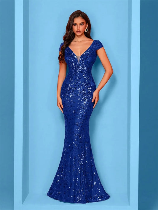 Vestido Elegante e noite  longo de luxo com  lantejoulas.