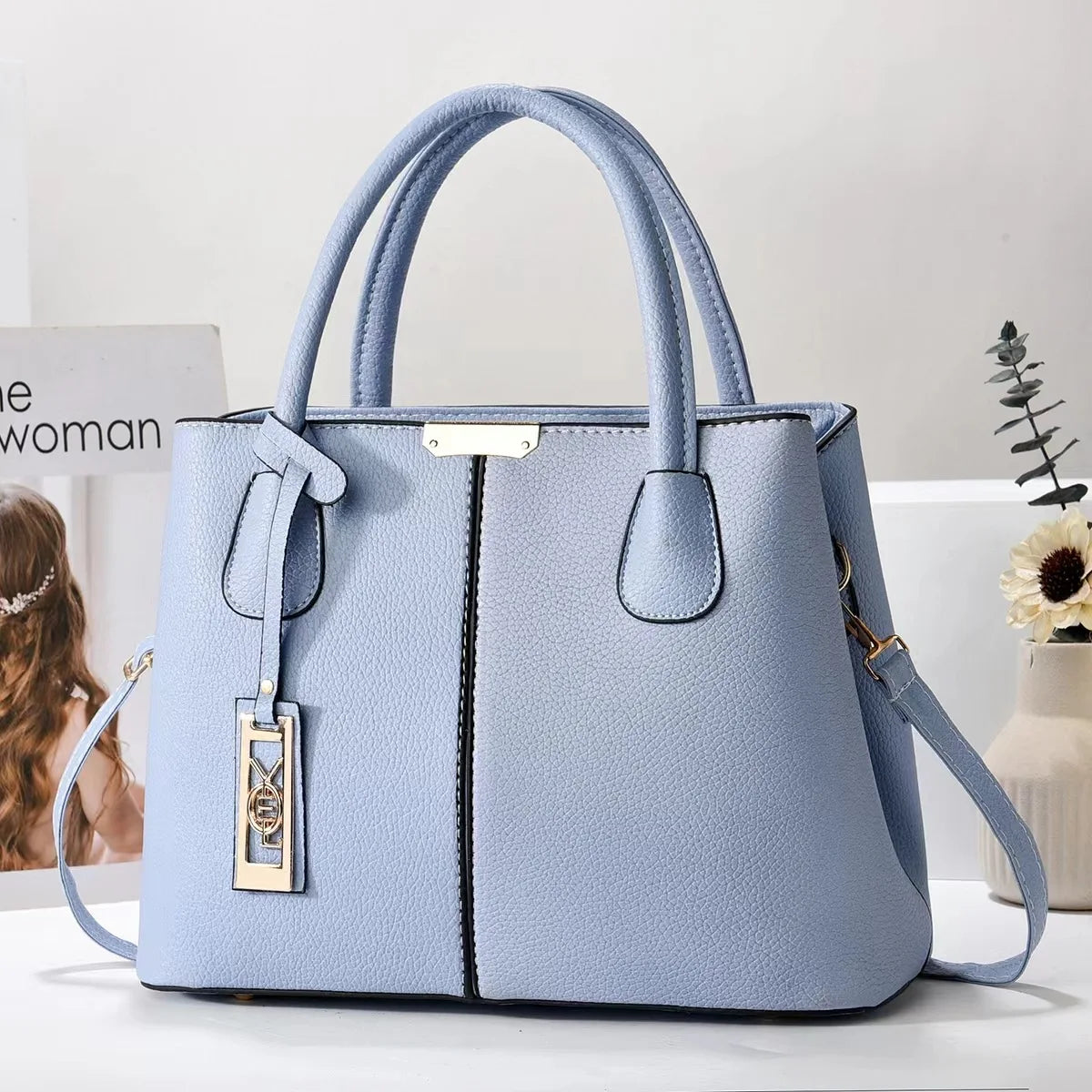 Bolsa de designer elegante e luxo de couro.