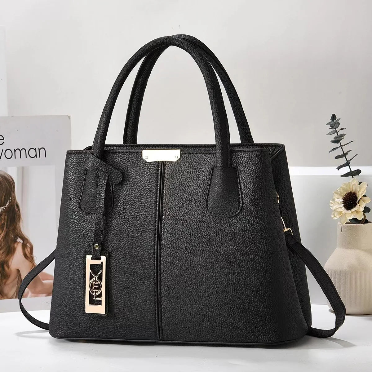 Bolsa de designer elegante e luxo de couro.