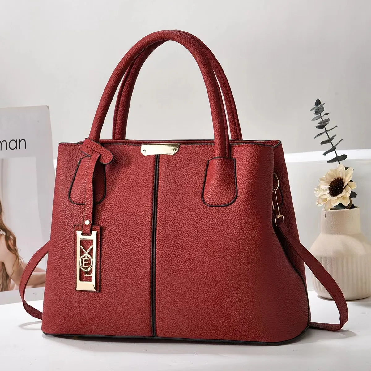 Bolsa de designer elegante e luxo de couro.